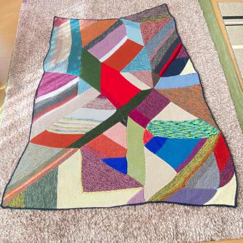 レトロカラーの手編みアートブランケット ソファやベッドに