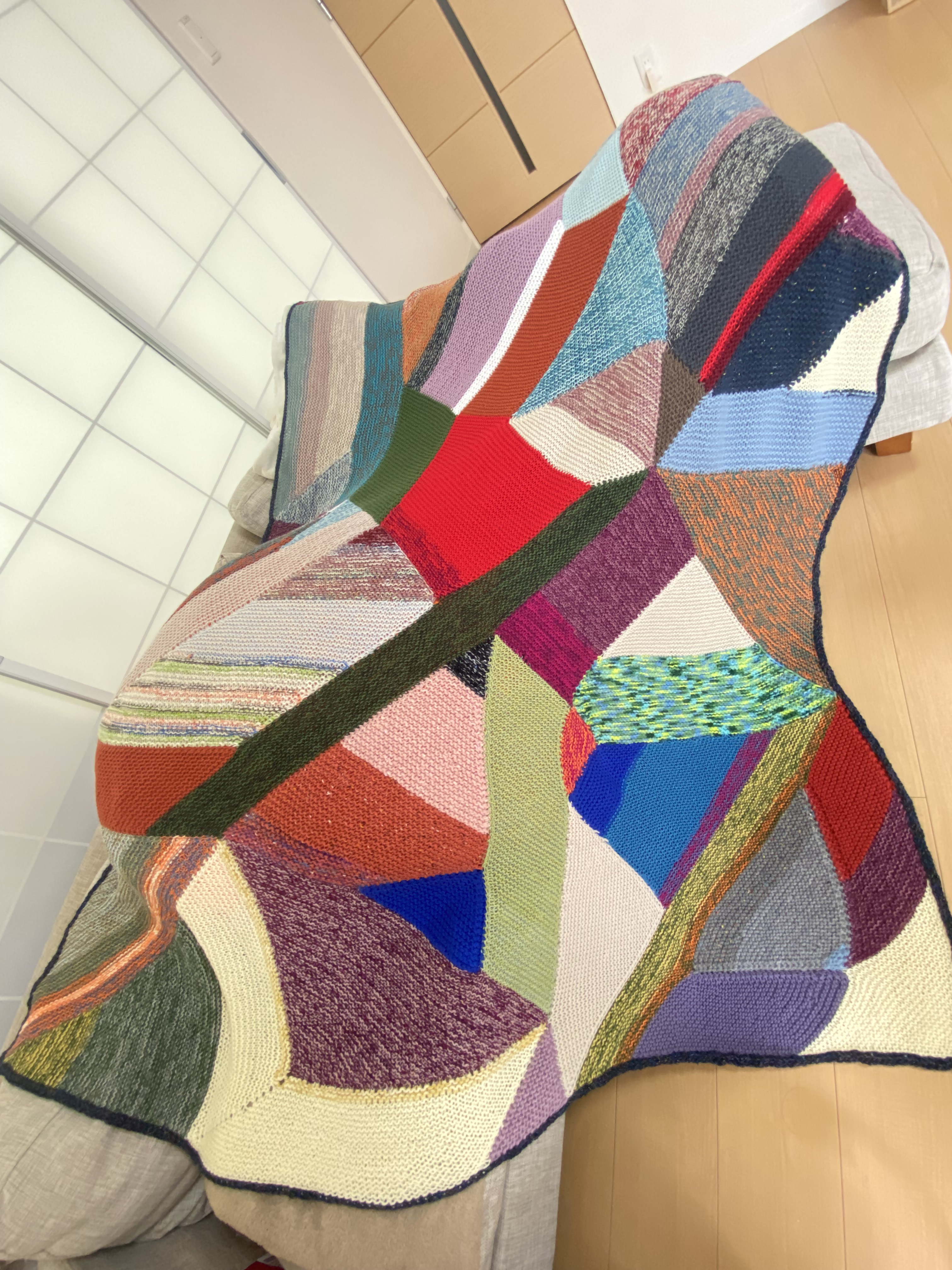 レトロカラーの手編みアートブランケット ソファやベッドに ハンドメイド