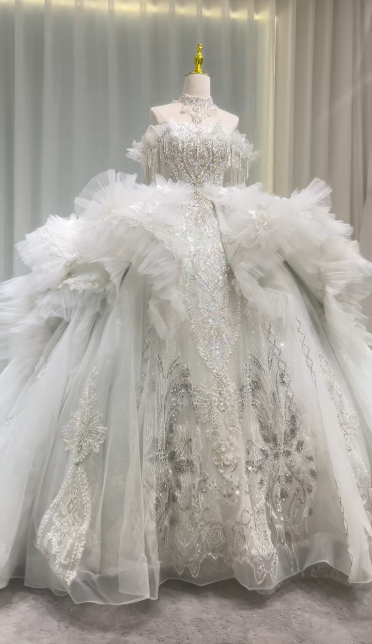 お買い得オフショルダー　ギャザースカート　プリンセスライン　フレアスカート　リボン細見えシルエット　編み上げ　前撮り挙式