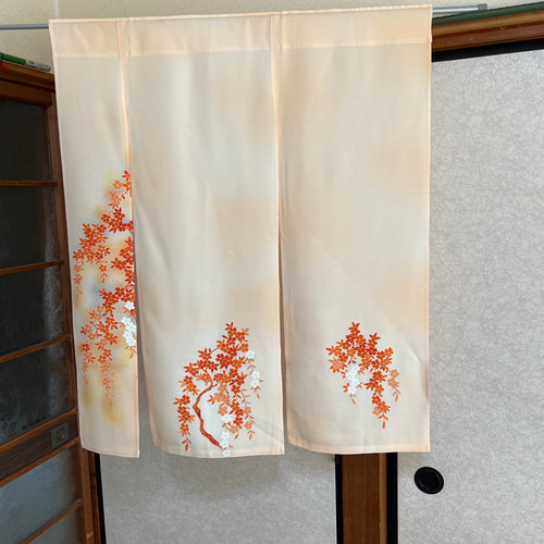 横~77–丈~94-着物リメイク暖簾ーのれん、花柄、ベージュ色