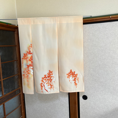 美品　着物リメイク　縮緬　のれん　暖簾　山葡萄籠お好きな方にもおすすめ Yahoo!オークション - 黒留袖 鳳凰 正絹着物 リメイク のれん~暖簾