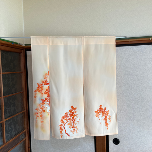 横~77–丈~94-着物リメイク暖簾ーのれん、花柄、ベージュ色