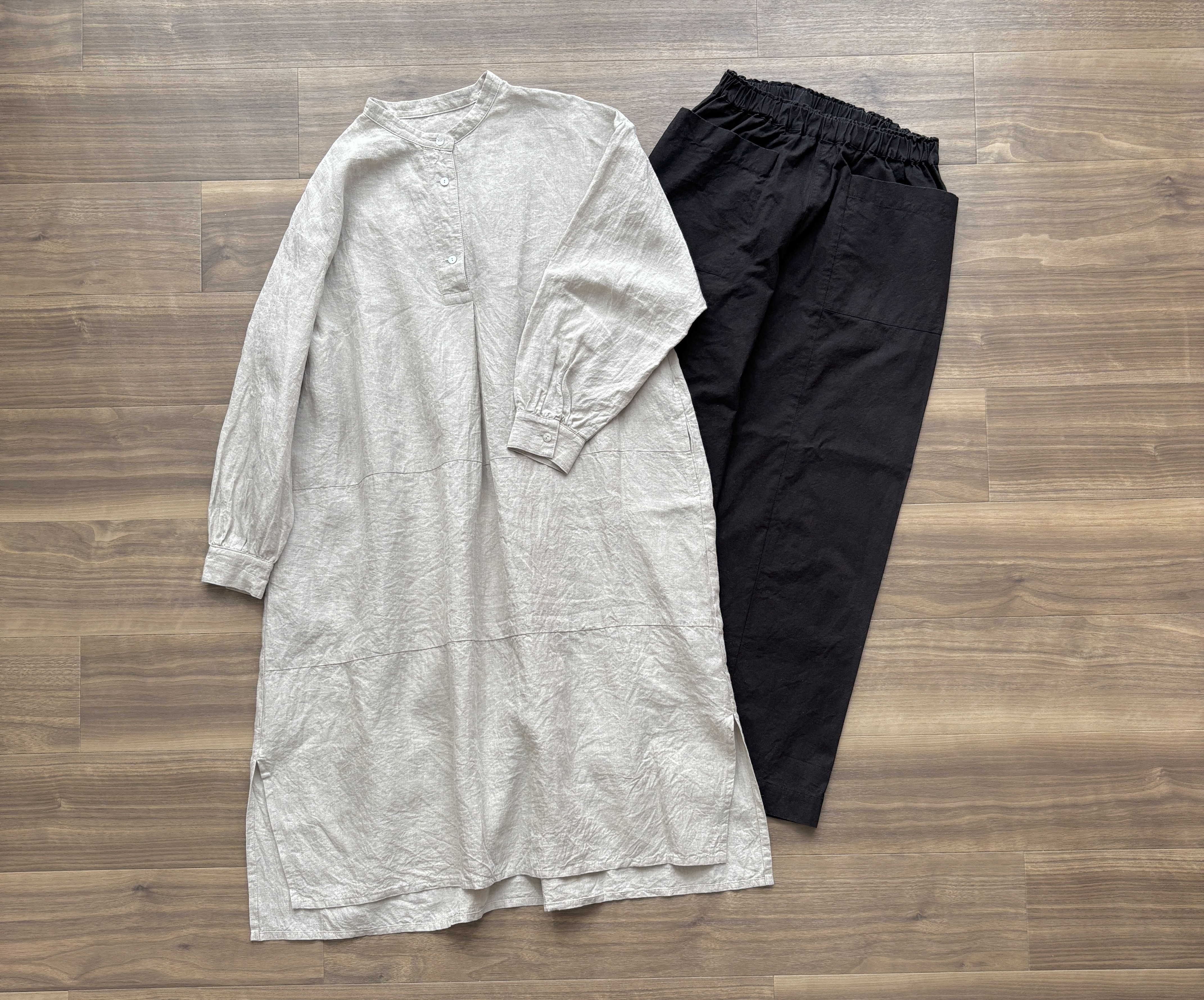 リネンスタンドカラーワンピースとアウトポケットワイドパンツのセット