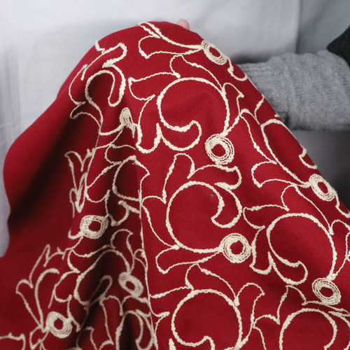 着分販売】イタリア製／花柄刺繍生地 ～ウール100％～ 生地 仕立て屋の