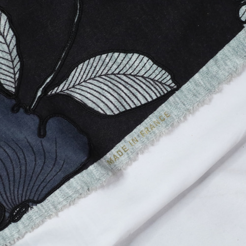 着分販売】フランス製／花柄刺繍生地 ～ウール100％～ 生地 仕立て屋の