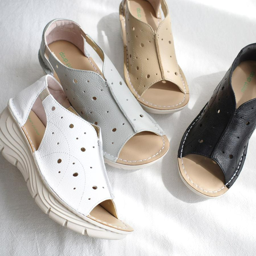 通気性も兼ねたパンチングのデザインが印象的なウエッジサンダル 本革 / PO5717