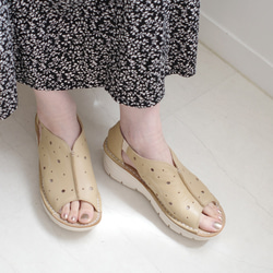 通気性も兼ねたパンチングのデザインが印象的なウエッジサンダル 本革 / PO5717 18枚目の画像