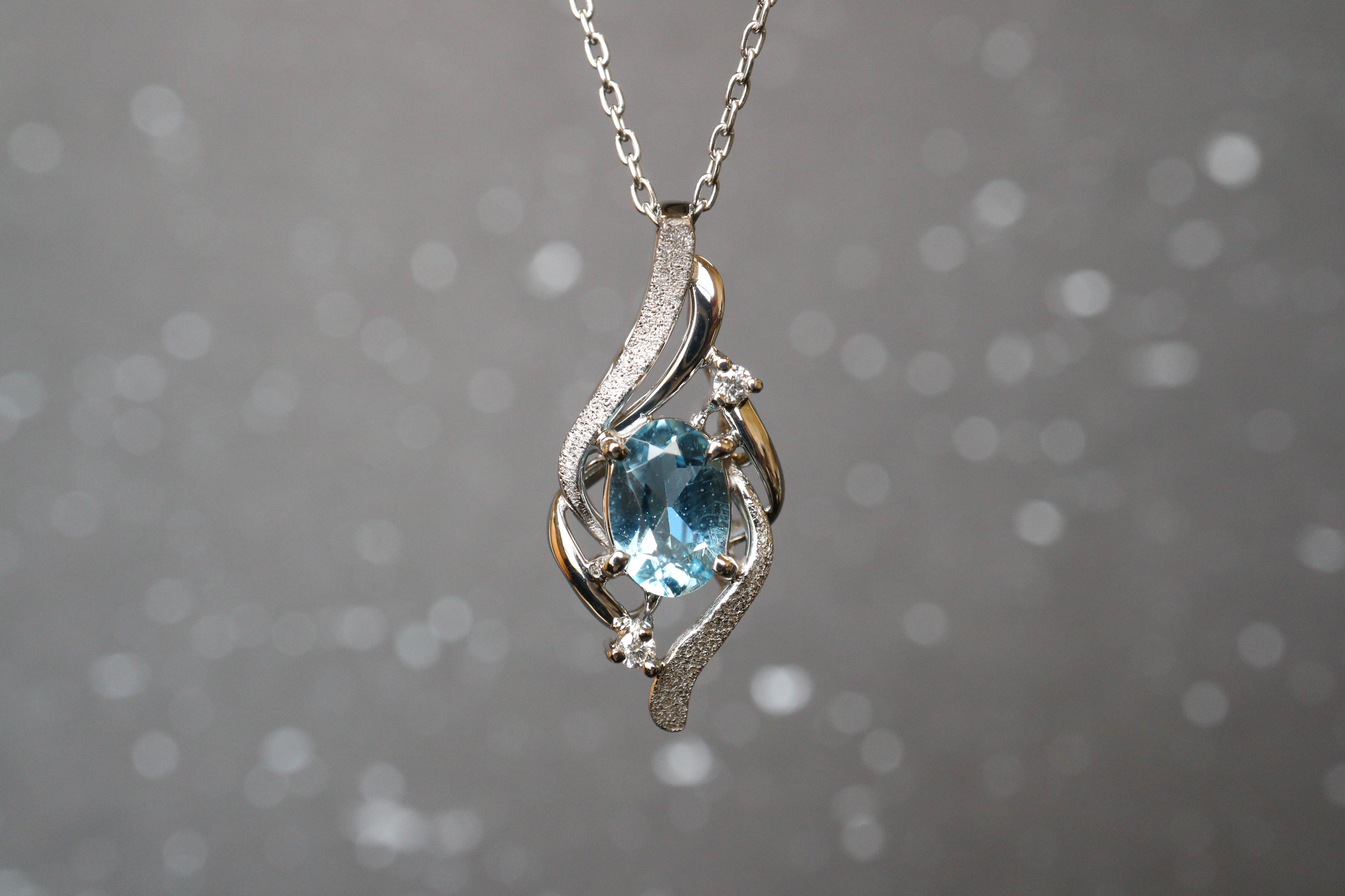 濃い色アクアマリン　森羅スタンダードタイプ　スターダスト梨地ペンダントトップ　プラチナ９００　ダイヤモンド入り