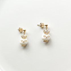 ねこ王国の女王(白)ピアス/イヤリング 1枚目の画像