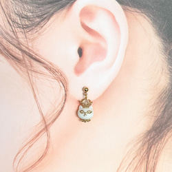 ねこ王国の女王(白)ピアス/イヤリング 4枚目の画像