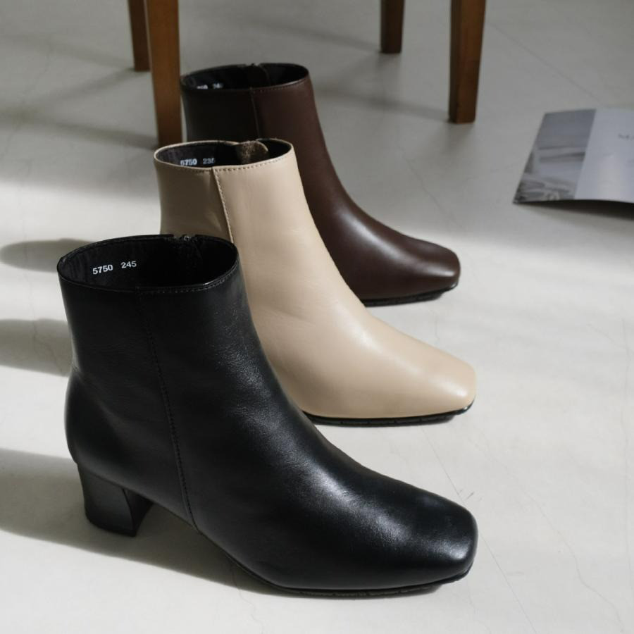 甲に切り替えがない一枚皮で仕上げた洗練されたシンプルなデザイン 本革ショートブーツ / PO5750
