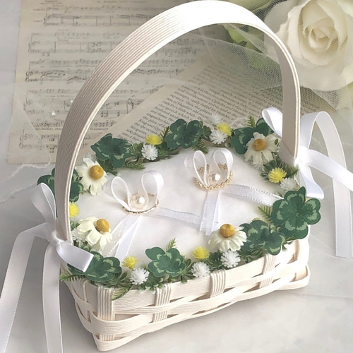 幸せの四つ葉のクローバー♡ナチュラル♡グリーン♡リングボーイ