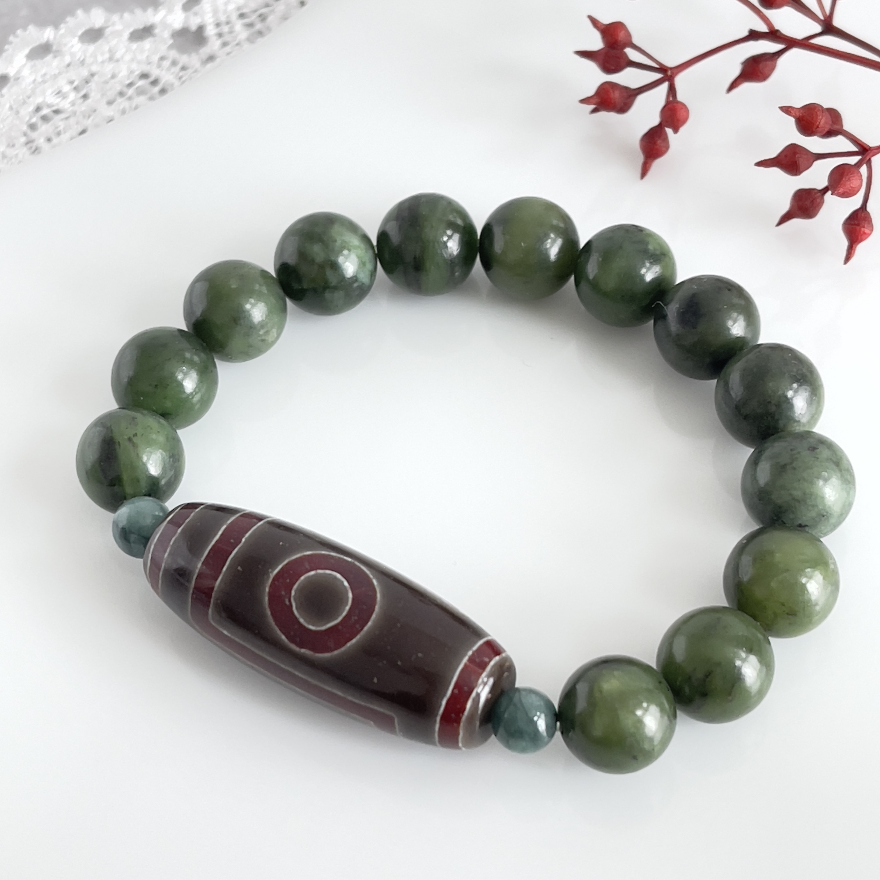 黒鳶赤紋山形一眼天珠&ロシア産翡翠ブレス〜エメラルドと共に