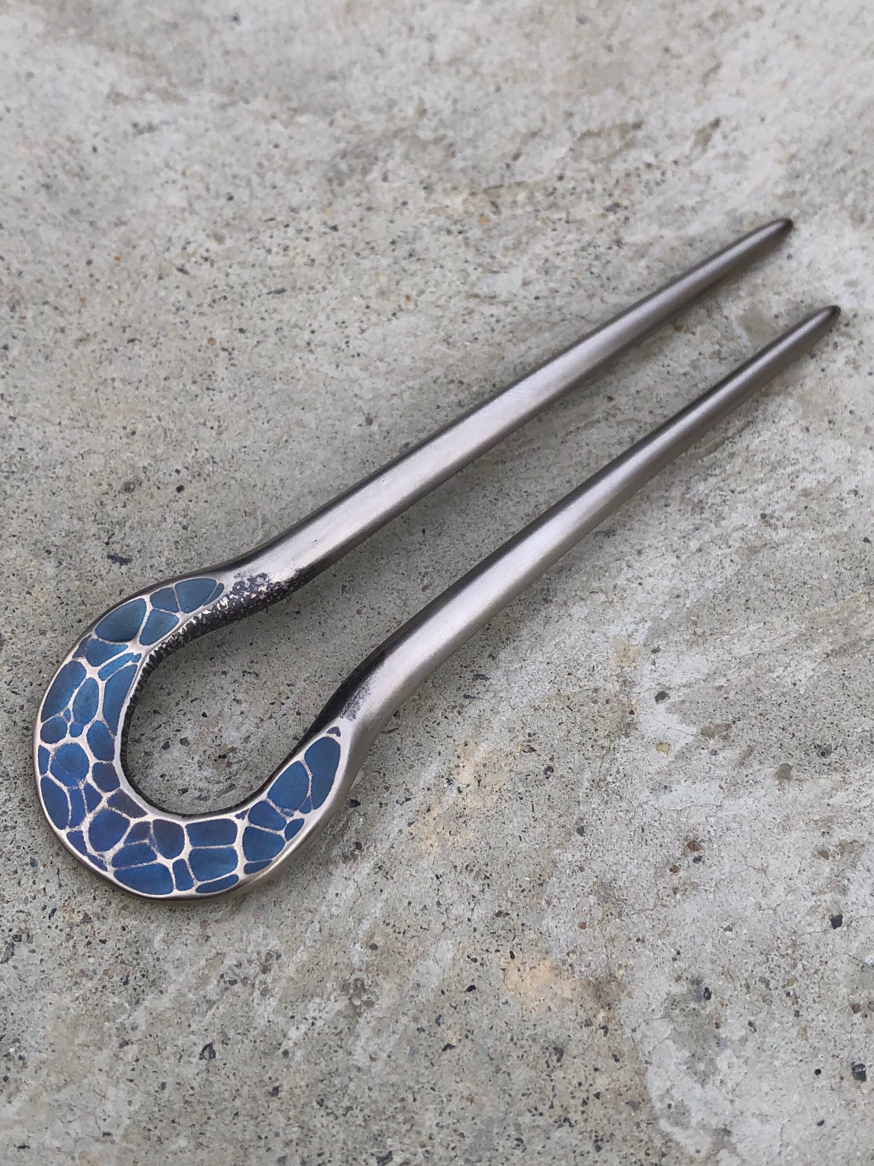 titanium hair stick “water surface” 純チタン製 水面のブルーが美しい かんざし