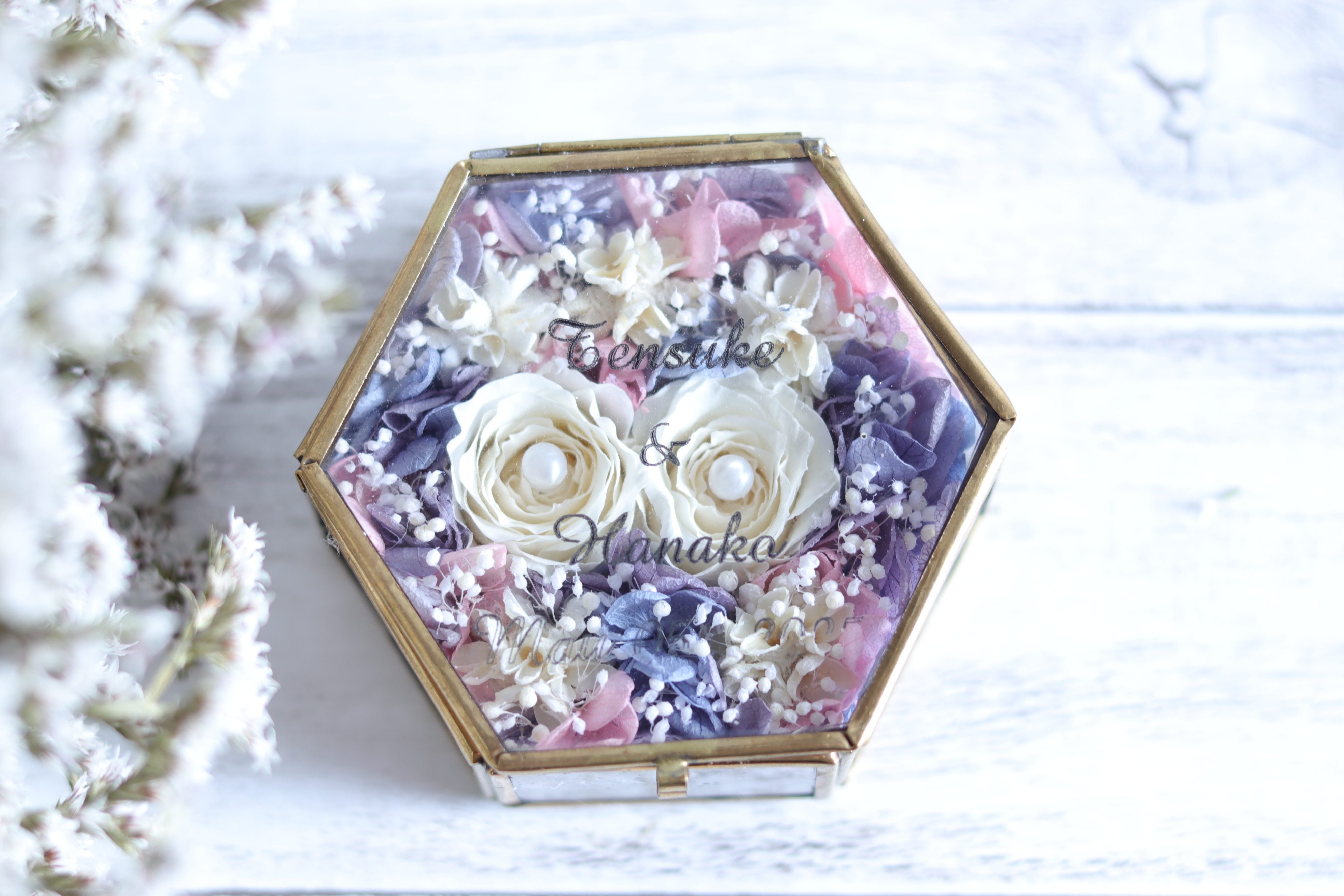 【名前刻印付・受注製作】“ホワイト&ラベンダーブルーピンク”アンティーク小箱のリングピロー＊Ｓサイズ＊プリザーブドフラワ