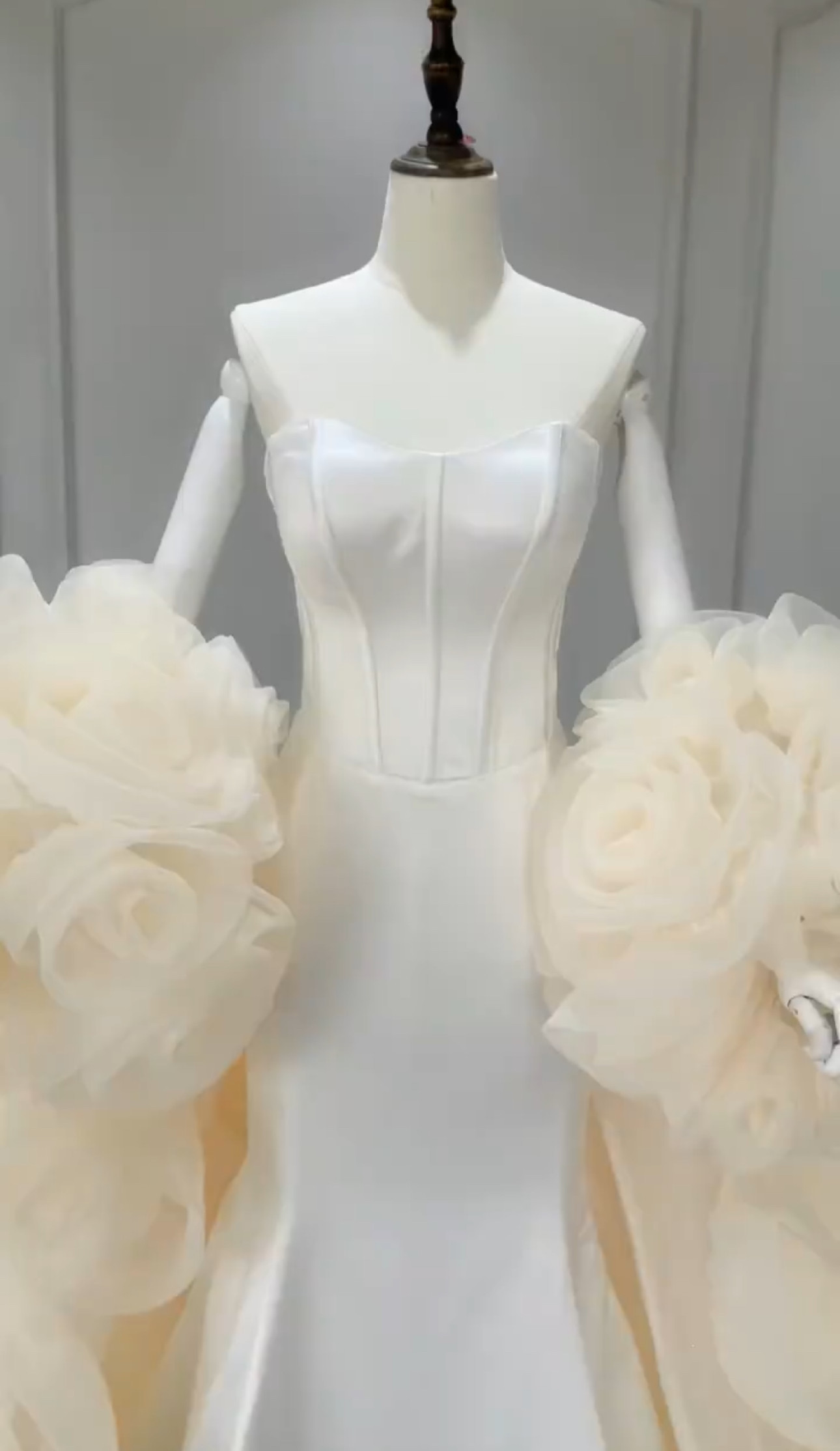 WEB限定　お色直し　マーメイド　アイボリー　ホワイト　サテン　フラワー　取り外し可能ショール　優雅　チュール前撮り挙式