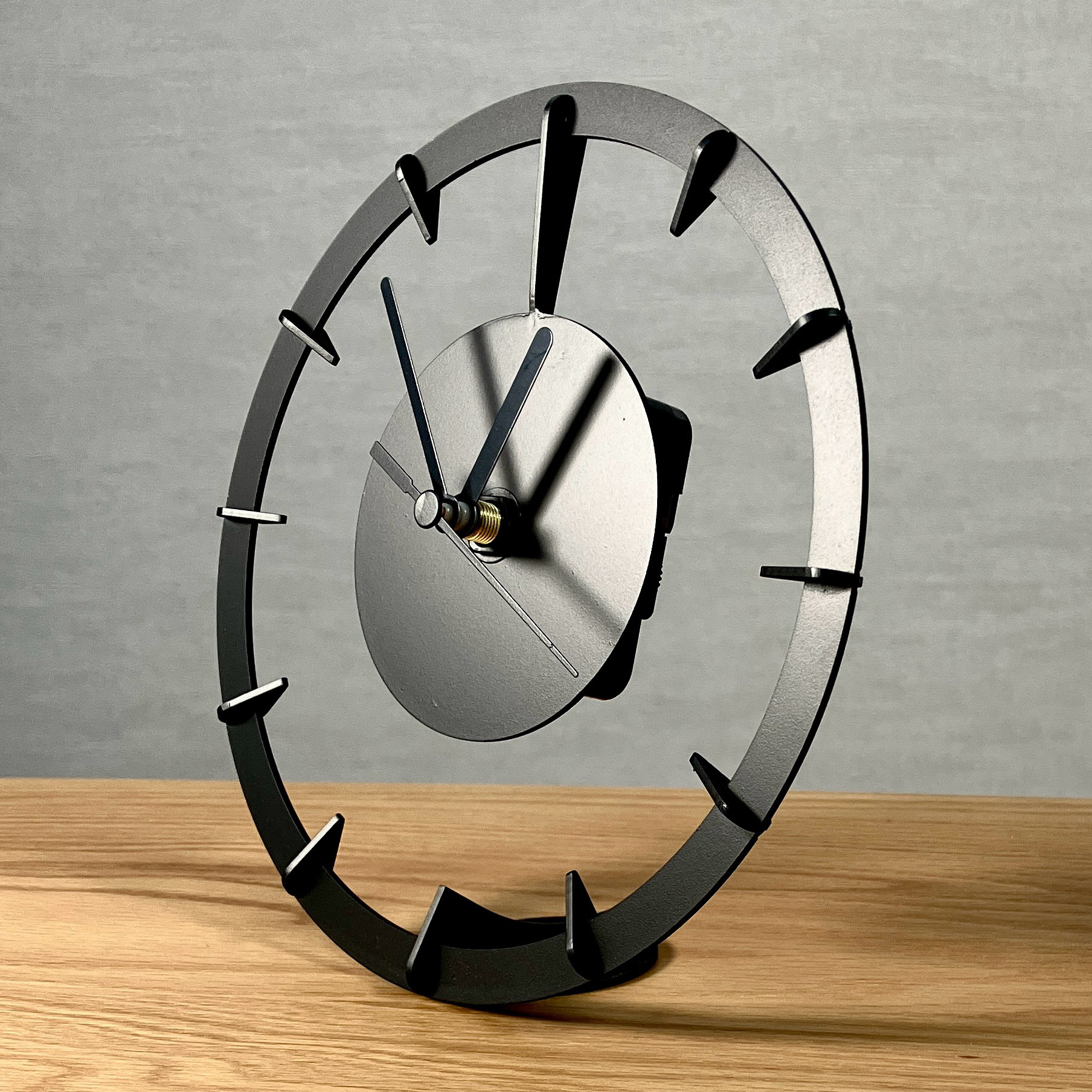 【鉄の置き時計】アイアン雑貨　アイアンインテリア　アイアン家具　時計　掛け時計　置き時計　シンプル　プレゼント　お祝い