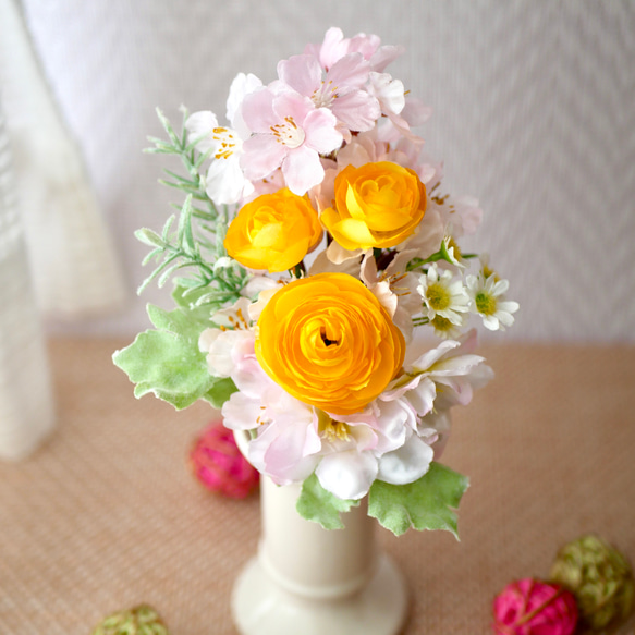 「仏花」「インテリア」桜・ラナンキュラスのミニ花束【春】＜アーティフィシャルフラワー＞ お供え花 4枚目の画像