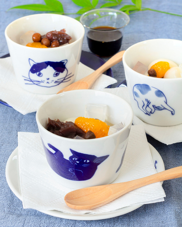 双寿園 猫シリーズうどん猪口 ＜くろねこ＞蓋にもなる薬味皿付き 磁器