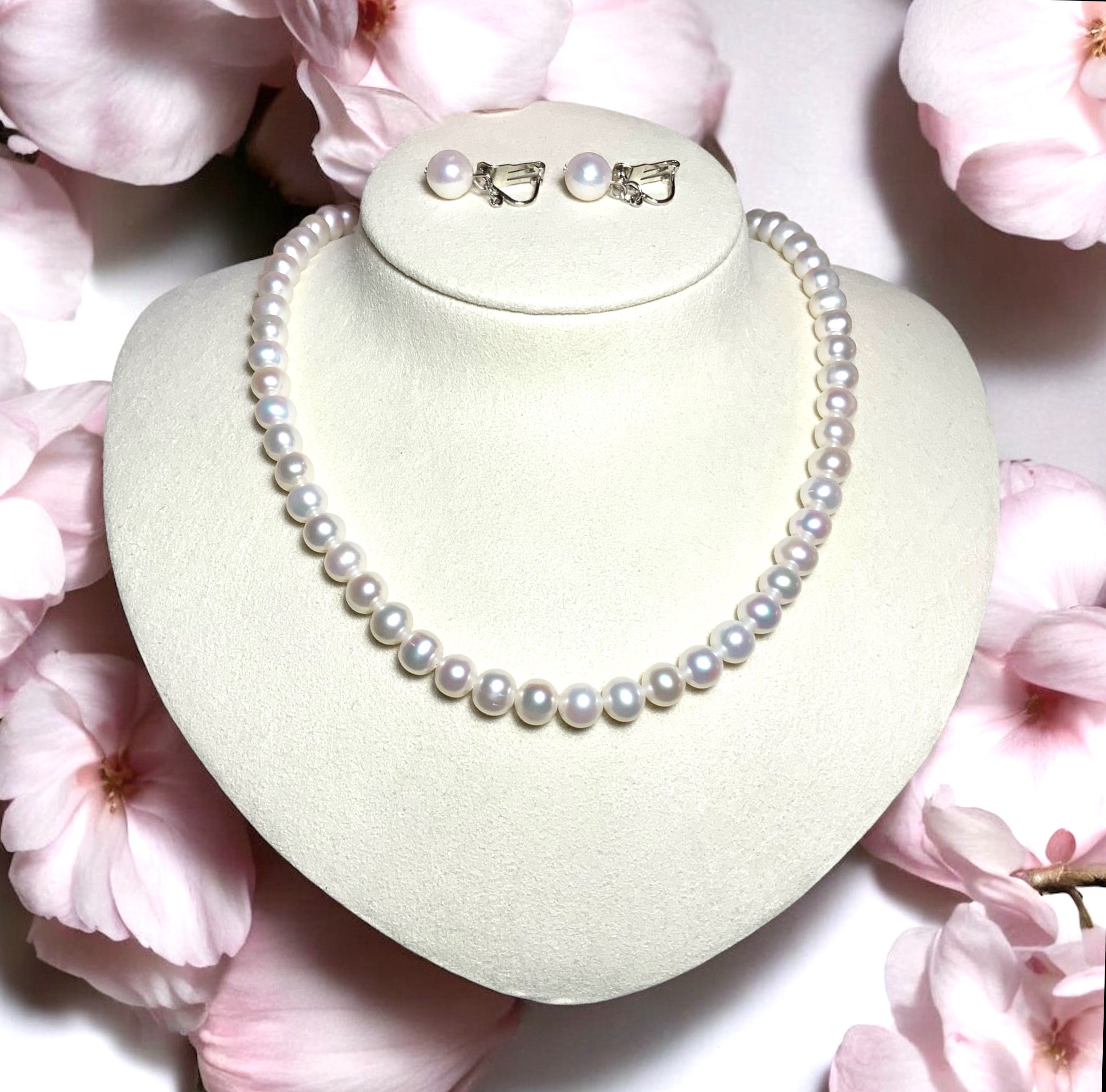 さりげない優雅さ　フォーマル・普段使いにも。使い勝手の良い７㎜珠とパールピアス