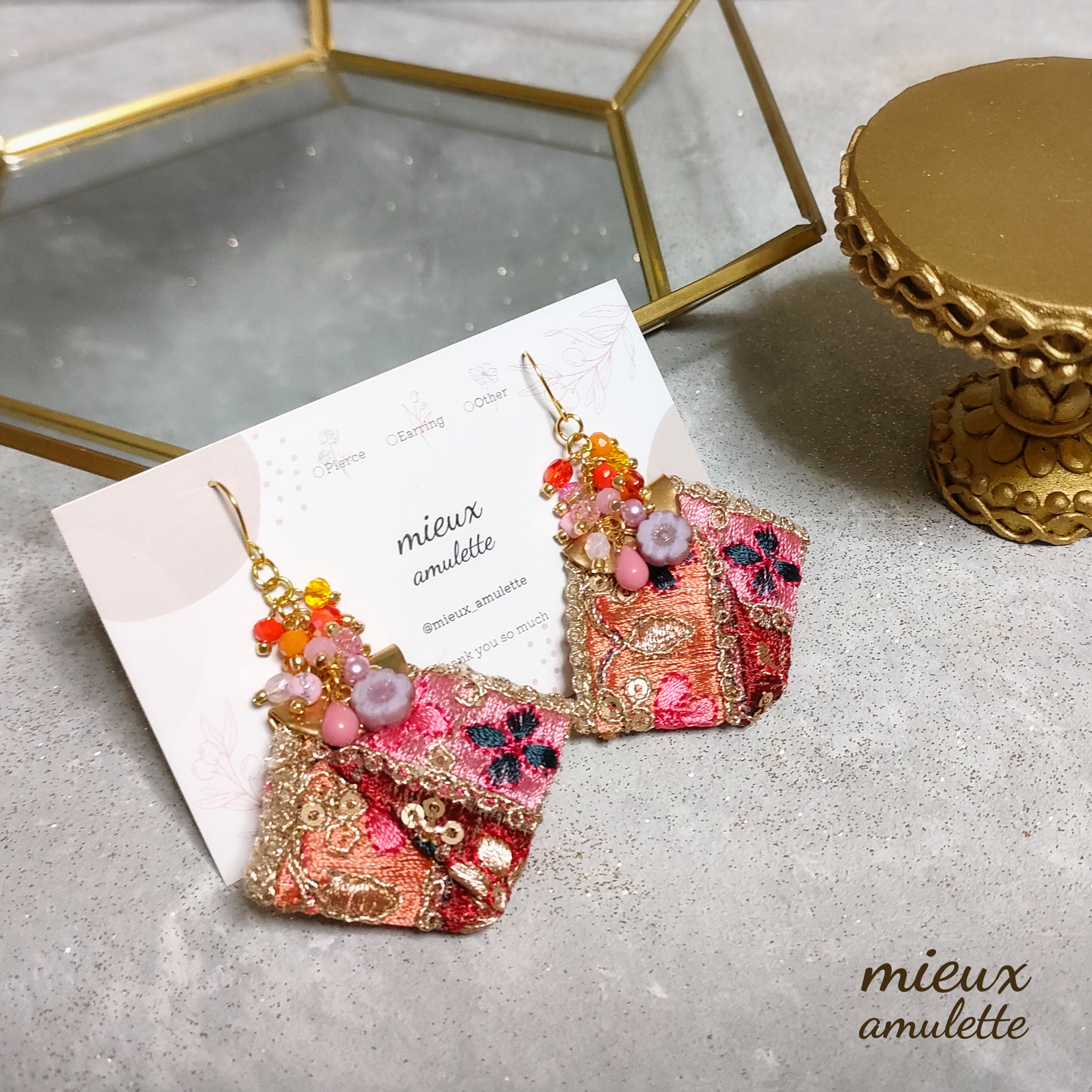 ピンク 花 フラワー 刺繍リボン 揺れる ピアス イヤリング 1点物アクセサリー ハンドメイドアクセサリー 推し活