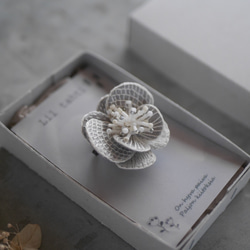 linen chouchobana刺繍ブローチ(オフ)【受注制作】 11枚目の画像