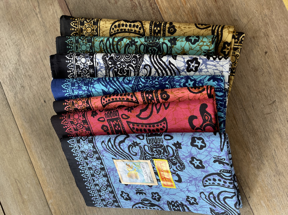 バティックプリントの布　ブルーグリーンバロン 9枚目の画像