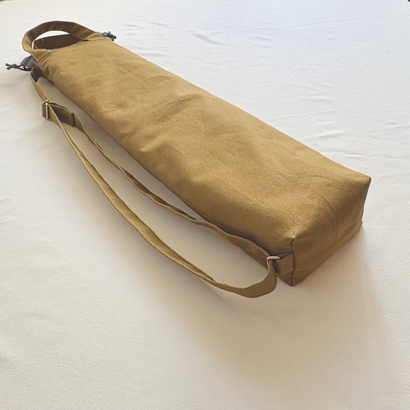 譜面台ケース（カーキ）〜持ち手付、肩紐付の譜面台バッグ〜　厚めキルト芯入りなので譜面台を守ってくれる♡ 12枚目の画像