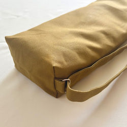 譜面台ケース（カーキ）〜持ち手付、肩紐付の譜面台バッグ〜　厚めキルト芯入りなので譜面台を守ってくれる♡ 5枚目の画像