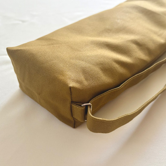 譜面台ケース（カーキ）〜持ち手付、肩紐付の譜面台バッグ〜　厚めキルト芯入りなので譜面台を守ってくれる♡ 5枚目の画像