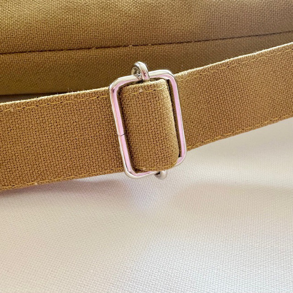 譜面台ケース（カーキ）〜持ち手付、肩紐付の譜面台バッグ〜　厚めキルト芯入りなので譜面台を守ってくれる♡ 6枚目の画像