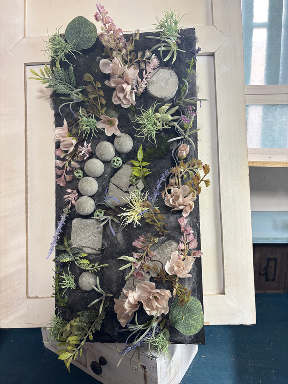 春のコンクリートガーデン、フレーム、箱庭、多肉植物、オブジェ