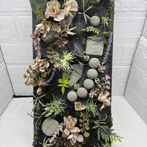 春のコンクリートガーデン、フレーム、箱庭、多肉植物、オブジェ