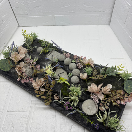 春のコンクリートガーデン、フレーム、箱庭、多肉植物、オブジェ