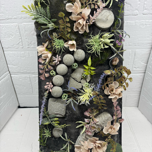 春のコンクリートガーデン、フレーム、箱庭、多肉植物、オブジェ