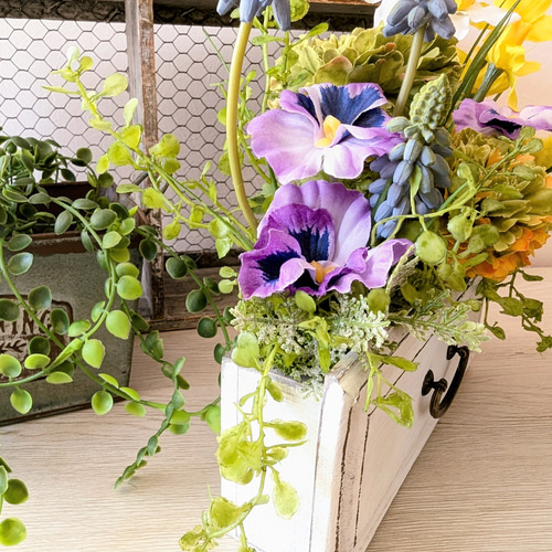 春咲き球根花たち♡ウォールチェストアレンジメント ～水仙