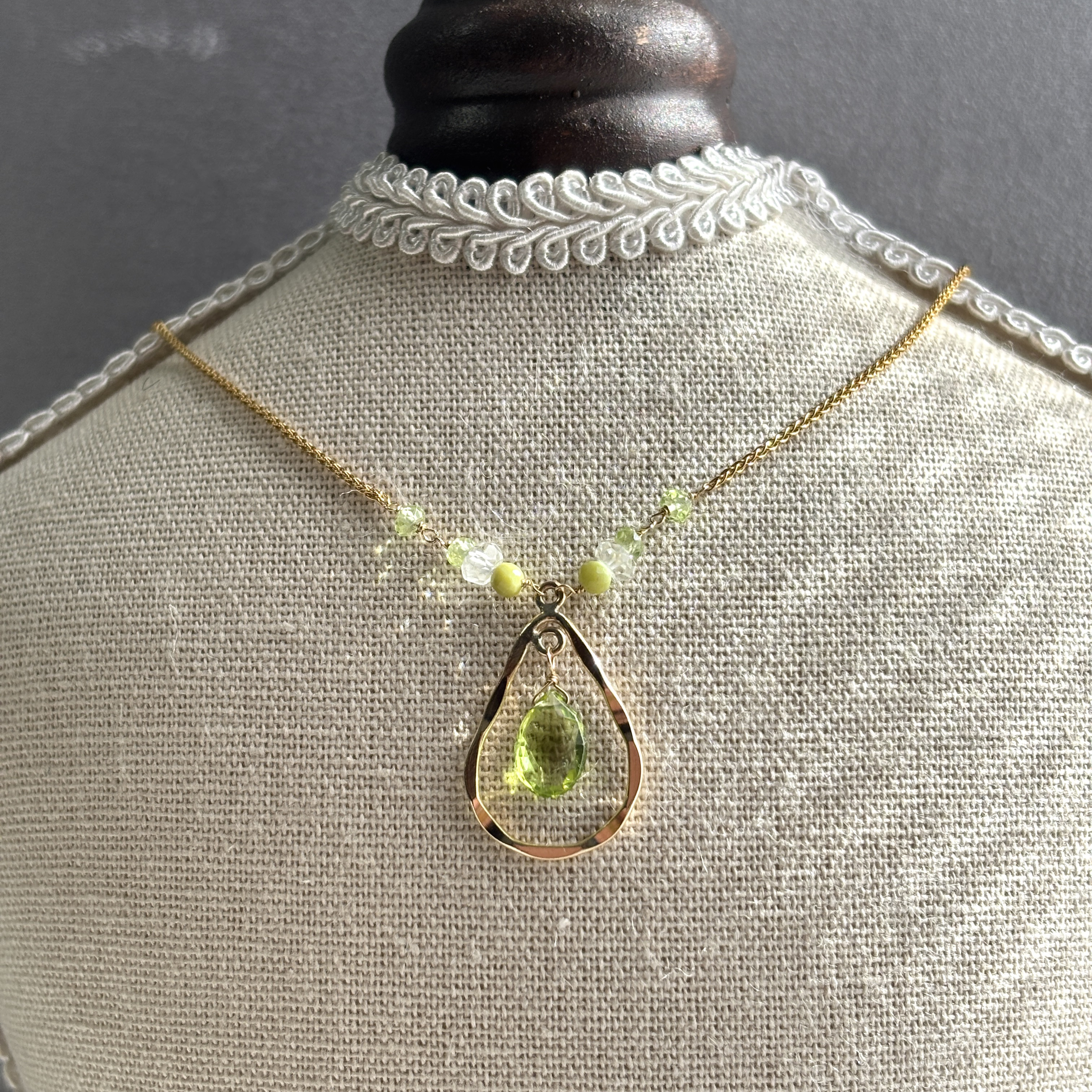 【天然石】３種類MIX✳︎ペリドット×グリーンオパール×トパーズ１４ｋｇｆチャームネックレス