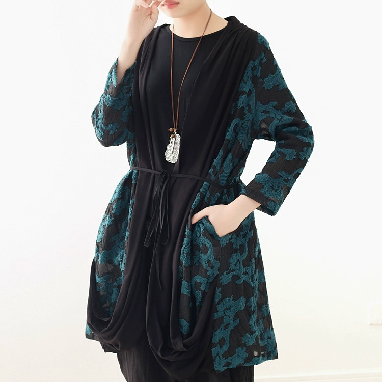 コーデの仕上げに華を添えるボタニカル刺繍♪ドレープガウン グリーン