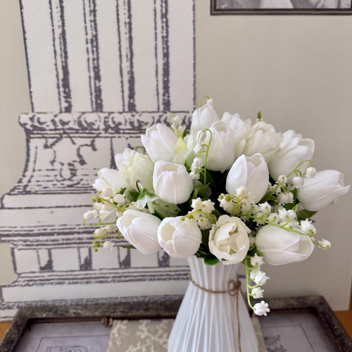 22本のチューリップ＆すずらんのブーケ（ブートニア付き） 再販 「春の