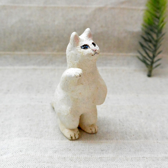 【激安通販 オンラインショップ】日用品 招き猫 ネコ・ねこ 立ち姿・中腰スタイル 白猫 オーブン陶芸 置物