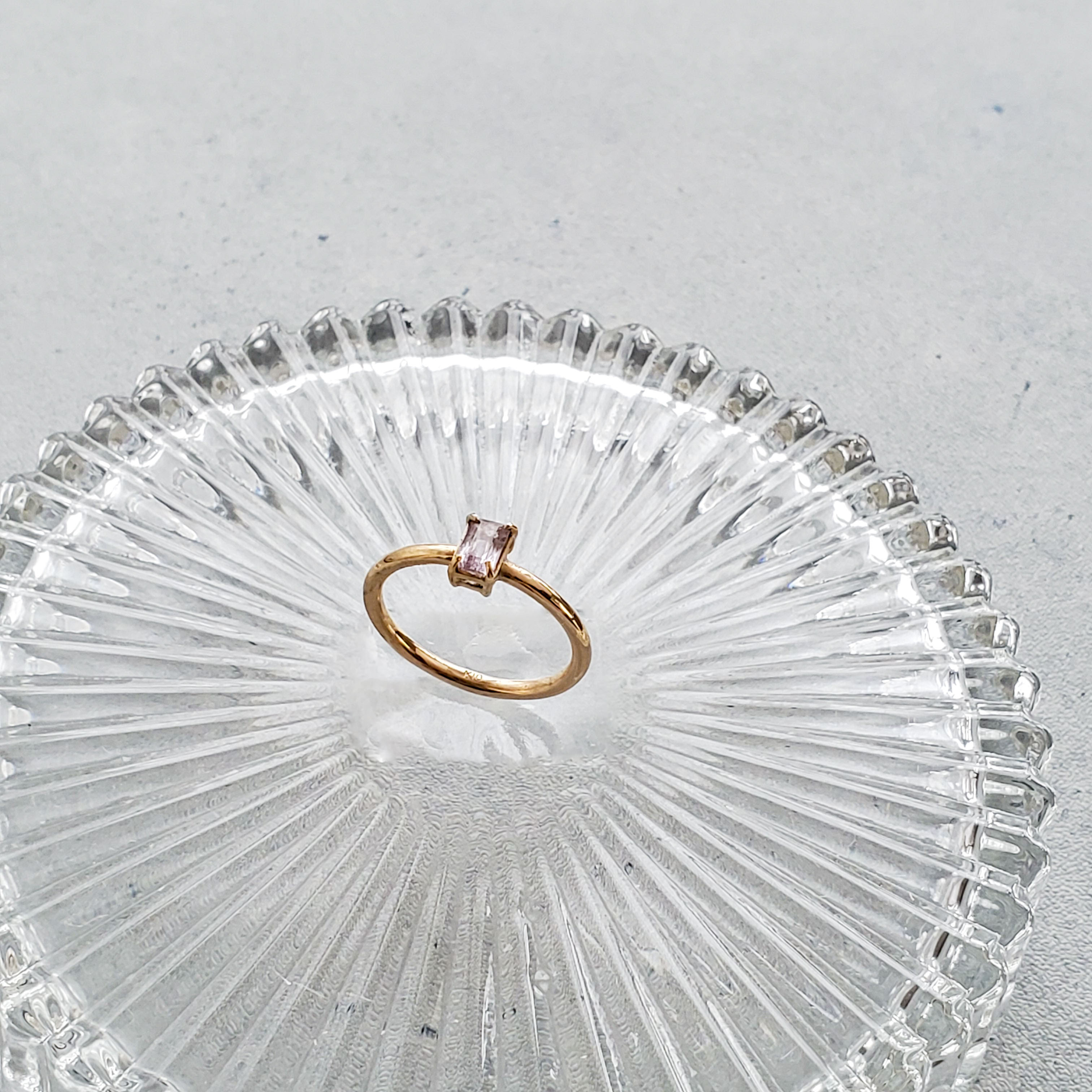 モルガナイト　リング　指輪　4月　誕生石　ピンク　天然石　宝石　ジュエリー　K10　10金　エメラルドカット　ゴールド 26,000円