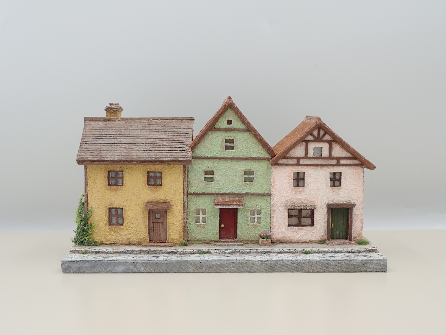 小さいおうち　3軒ならぶブレーメンの家１　-1/100サイズ-[送料無料]