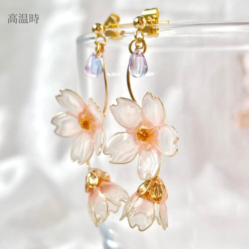 色が変わる薄桃桜のピアス/イヤリング ٭❀* 揺れる大人可愛い 華やか