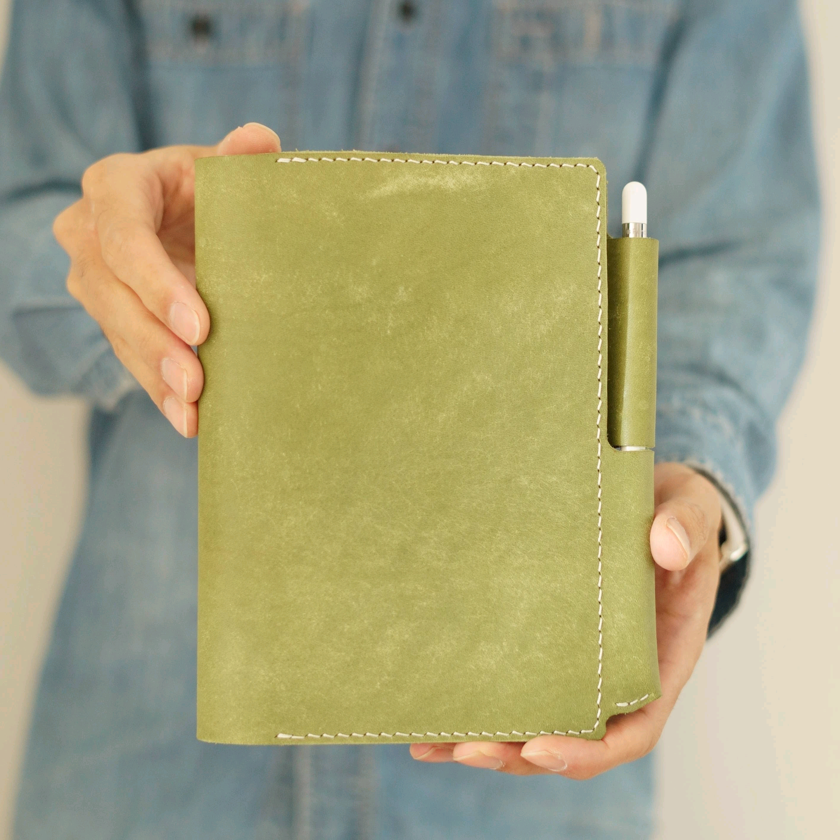 iPad 専用 手帳型本革レザーケース apple pencilも収納可能 抹茶色　Androidタブレットも制作可能