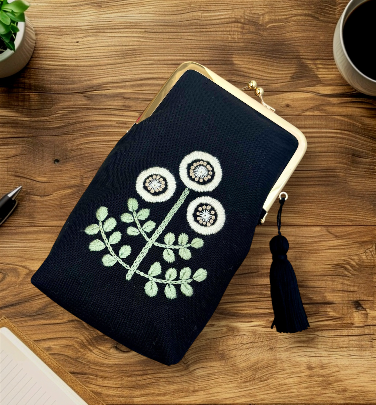 手刺繍がま口メガネポーチ