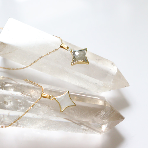 星型レインボームーンストーンペンダント / 天然石ネックレス