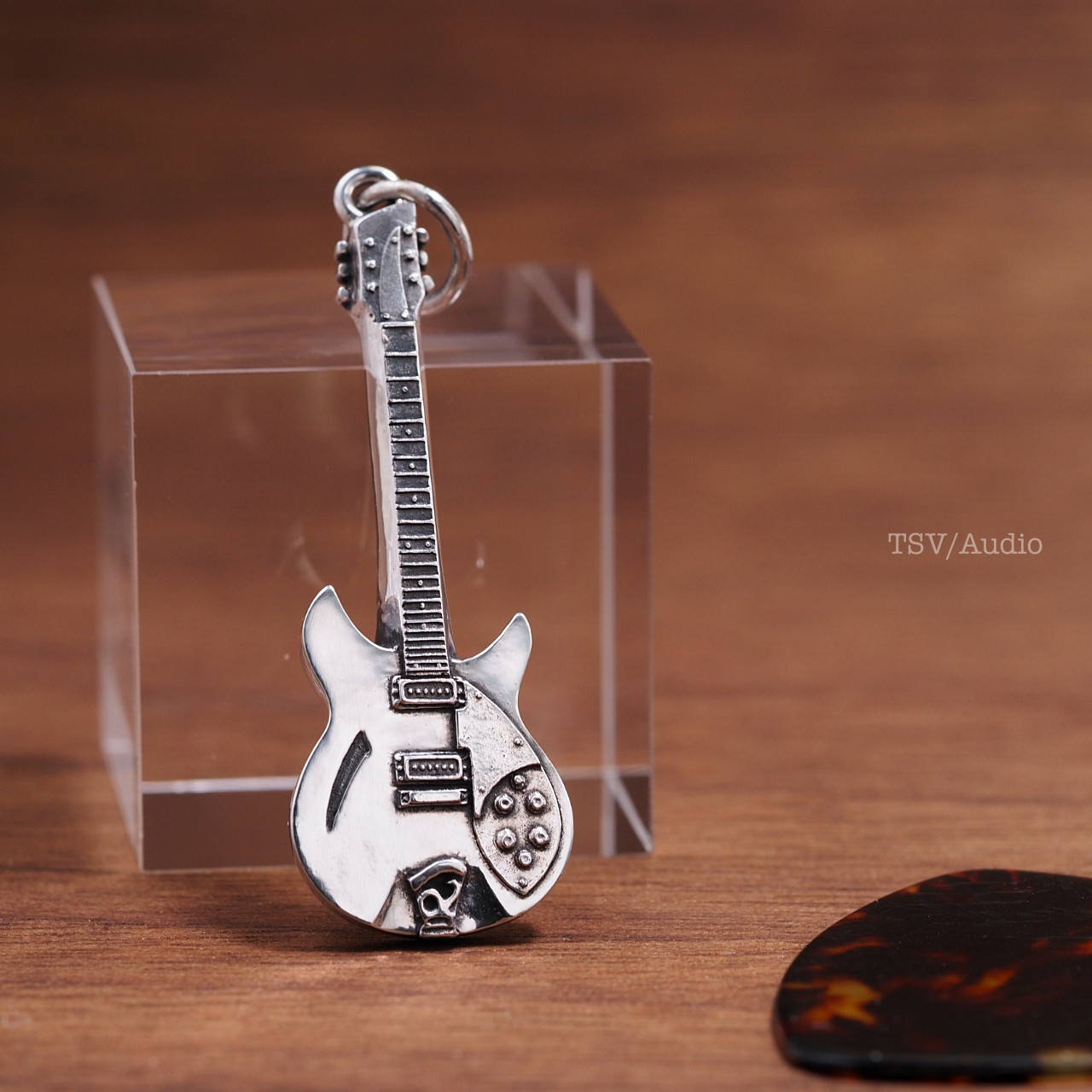 楽器アクセサリー ギターペンダント「330」