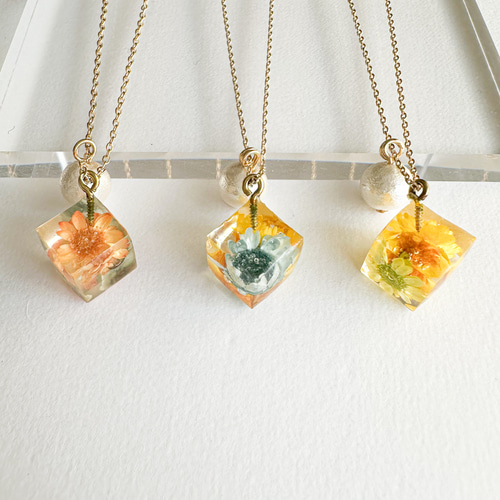 選べるお花とレジンのキューブネックレス お花のレジンネックレス