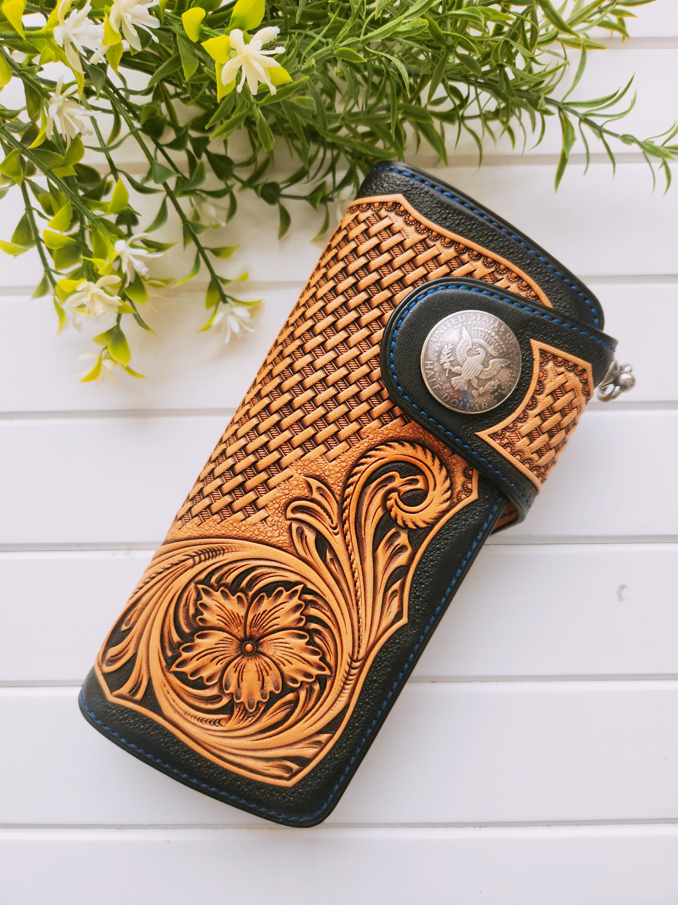 ロングウォレット 1(カービング&バスケット,DB,フチ黒,青ステッチ)