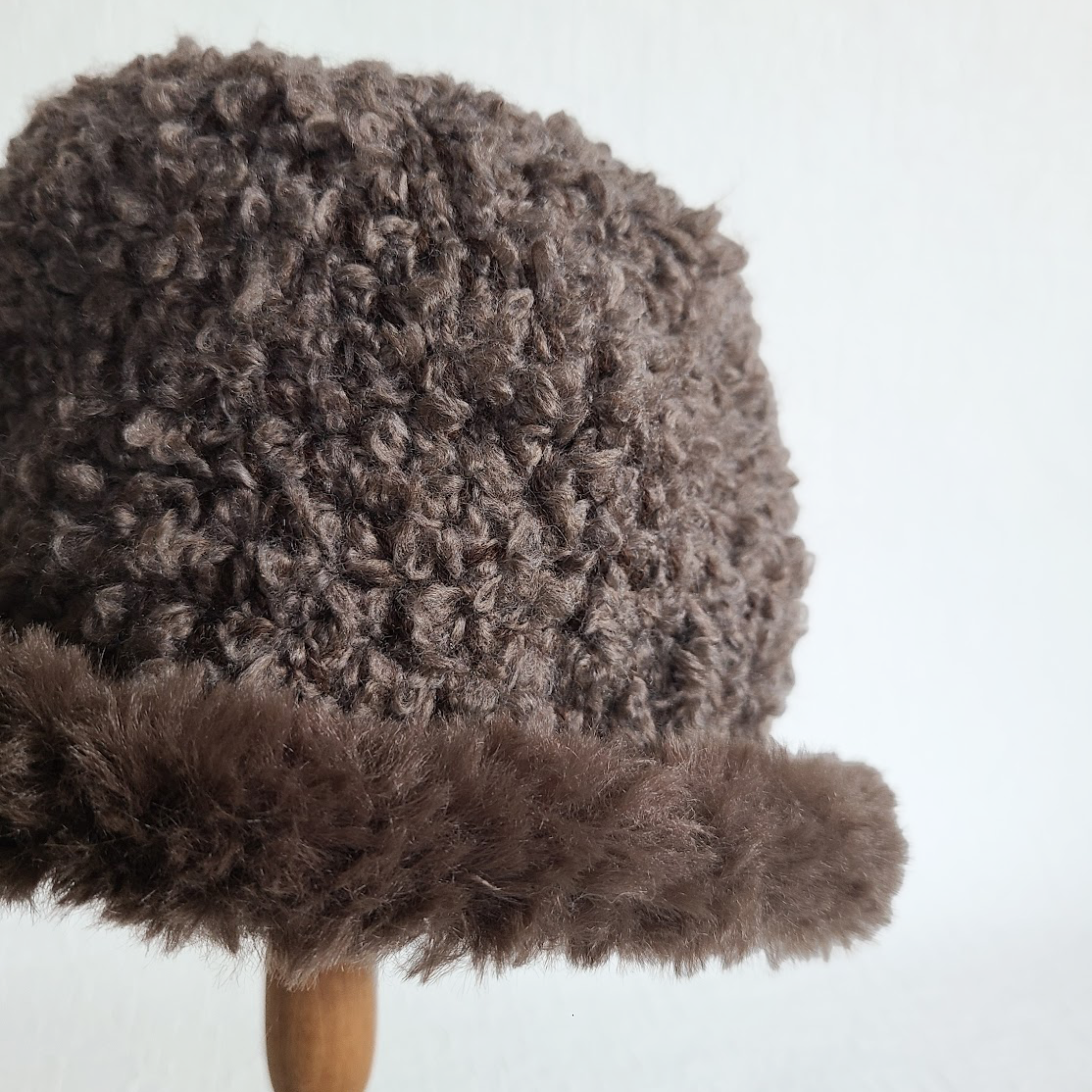 もこもこが愛らしい ニット バケットハット ファー 手編み Mサイズ 帽子